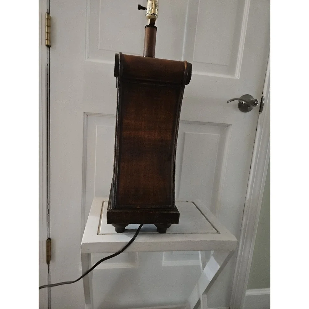 BEAUTIFUL Vintage-style Lamp With A Wooden Base And A Crane Insert